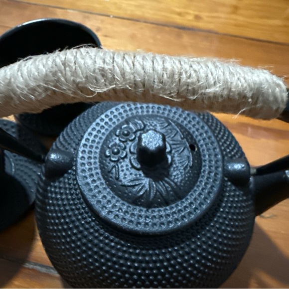 Classic Black Cast Iron Teapot Set with Cups - Picture 2 of 8